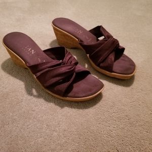 Sandal brown